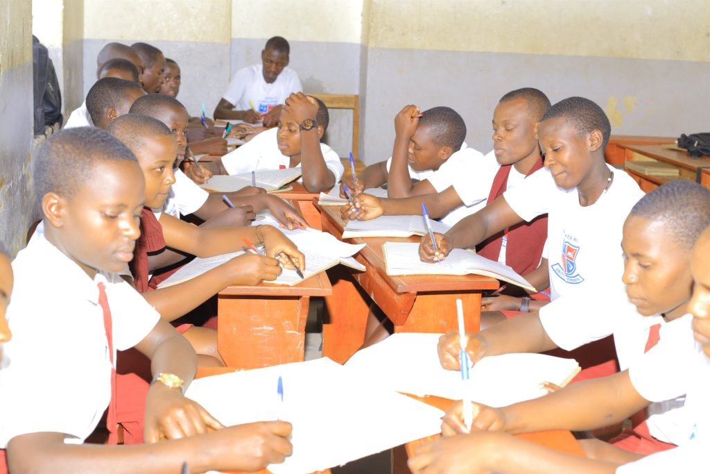 Classroom Discussion 1 1024x683